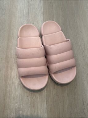 Padded Slide Sandals in Light Pink